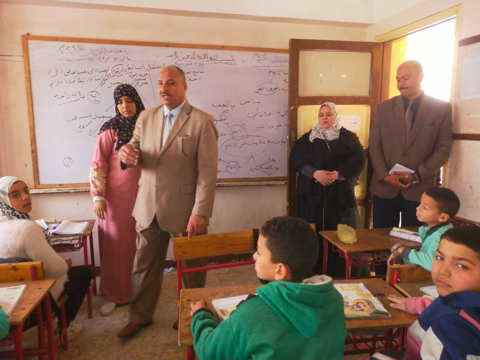 الثواب والعقاب بتعليم المنيا احالة مدير مدرسة للتحقيق وتكريم اخر