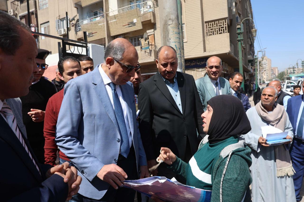 محافظ المنيا يتفقد مجمع المدارس وعددا من شوارع حى شمال