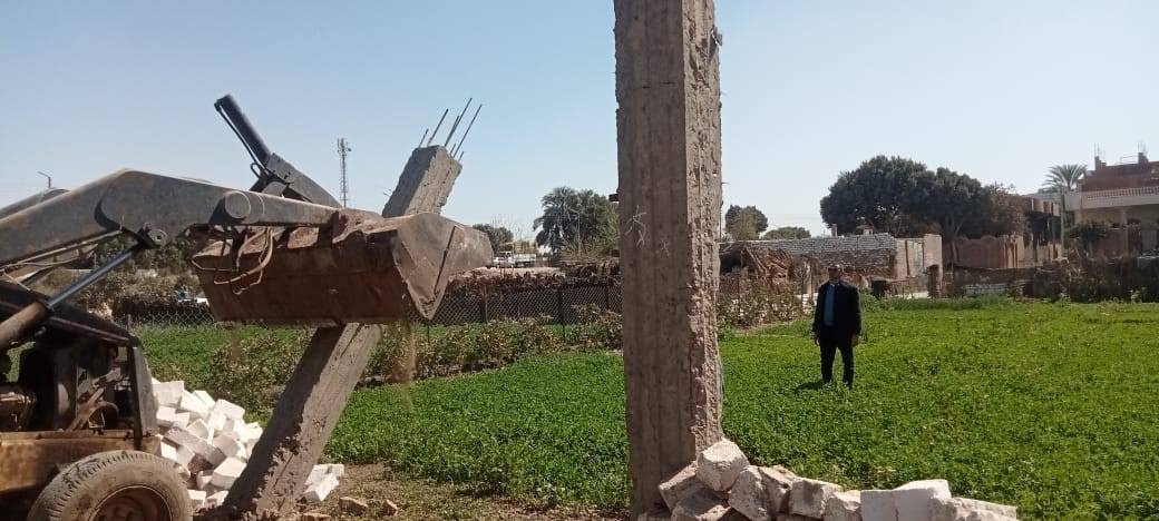 رئيس مدينة ابوقرقاص يتابع حملة الإزالات