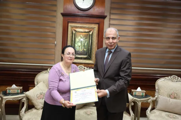 محافظ المنيا يستقبل االأم المثالية