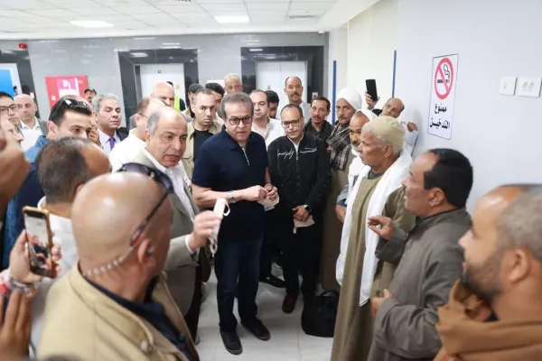 وزير الصحة يتخذ قرارات هامة استجابة لشكاوي المرضي بالمنيا