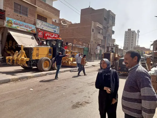 رئيس مركز مطاي تقود حملة إشغالات ونظافة