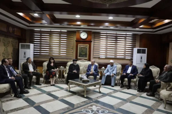 محافظ المنيا يستقبل وفد بيت العائلة المصرية