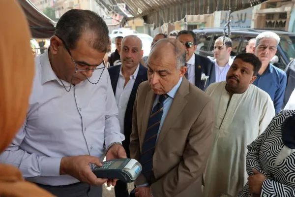 ضبط 300 بطاقة تموينية مجمعة وتحرير 60 محضرًا بمغاغة