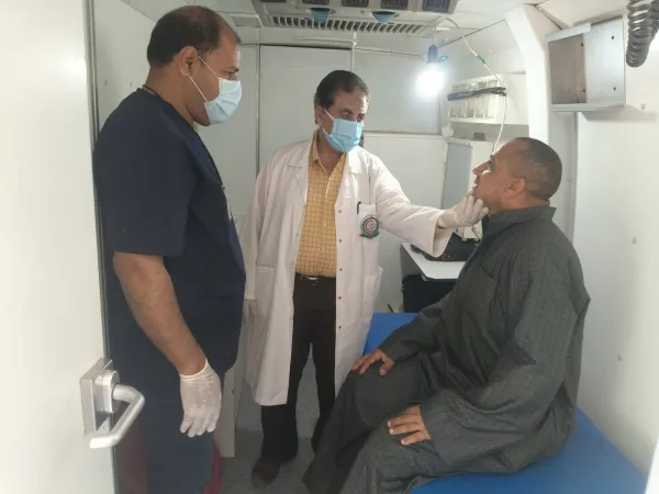 تقديم 1071 خدمة صحية خلال قافلة طبية مجانية بقرية منبال بمطاى