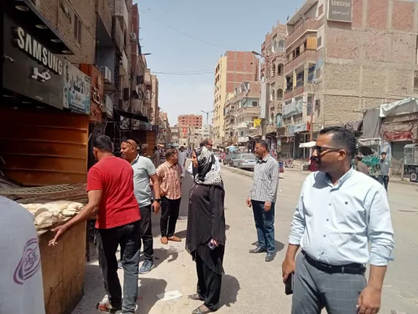 حملات مكثفة لرفع الاشغالات ومتابعة رخص المحال العامة بمراكز المنيا