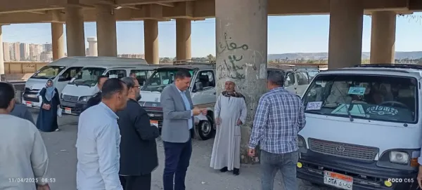 بعد تحريك سعر الوقود رئيس مدينة المنيا يتابع سير العمل بمواقف السيارات