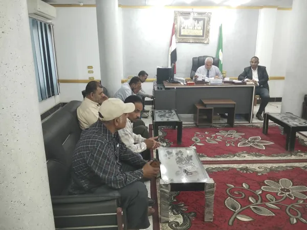 رئيس ديرمواس يعقد إجتماعًا تنسيقيا للتصدي للتعديات على اراضي الدولة