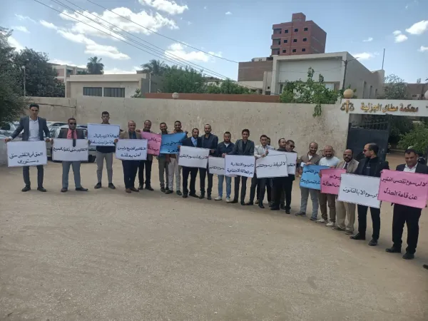 بالصور محامين المنيا يعترضون علي رسوم التقاضي الجديدة
