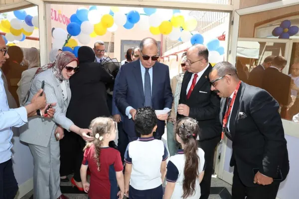 محافظ المنيا يزور مدرسة النيل المصرية الدولية ويشارك فى فاعليات مبادرة “معًا ضد السرطان”