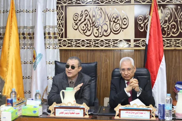 رئيس جامعة المنيا يشهد اجتماعي مجلسي كليتي التربية وطب الأسنان