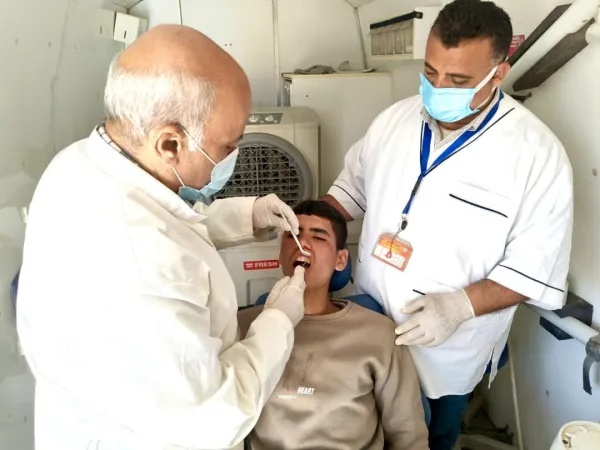 تقديم الخدمات الطبية لـ618 مواطنًا خلال قافلة طبية بمطاي