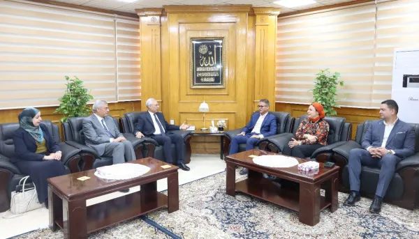 رئيس جامعة المنيا يستقبل وفد هيئة الاعتماد والرقابة الصحية