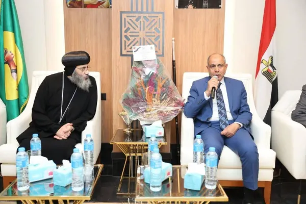 محافظ المنيا يهنئ الأقباط بعيد القيامة المجيد