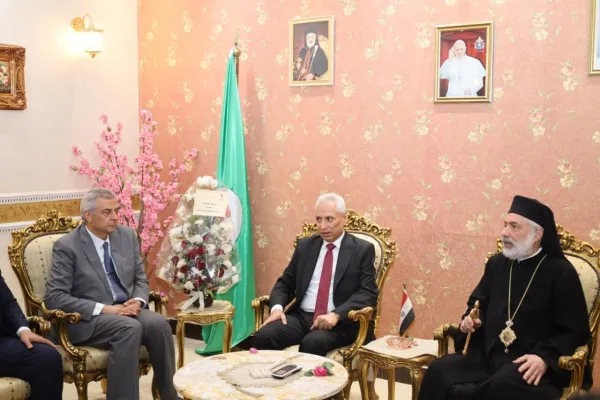 رئيس جامعة المنيا يهنئ اسافقفة المنيا بعيد القيامة المجيد.