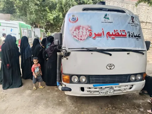 تقديم الخدمات الطبية لـ 1126 مواطنًا خلال قافلة مجانية بملوي