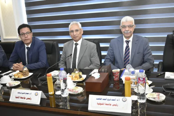 رئيس الجامعة يشارك فى اجتماع المجلس الأعلى للجامعات