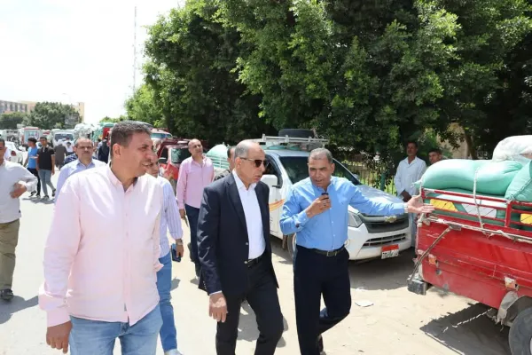 من داخل صومعة نفرتيتي بدماريس   محافظ المنيا يتابع انتظام أعمال توريد محصول القمح