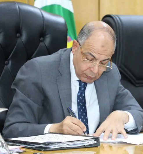 محافظ المنيا يوافق على تحسين خدمات النقل وفتح باب التقديم لترخيص 50 تاكسي جديد بمدينة المنيا.