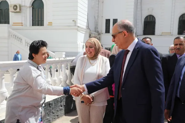 محافظ المنيا يفتتح مؤتمر الاندماج الثقافي: “قادرون باختلاف