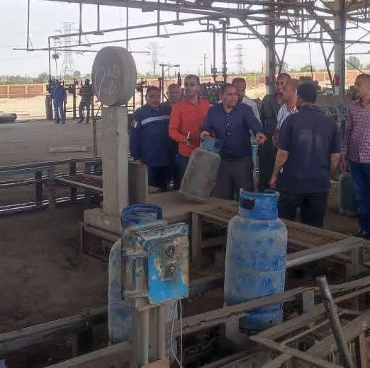 بعد تعدد الشكاوى.. محافظ المنيا يعلن ضبط مصنع يعبىء أسطوانات ناقصة الوزن