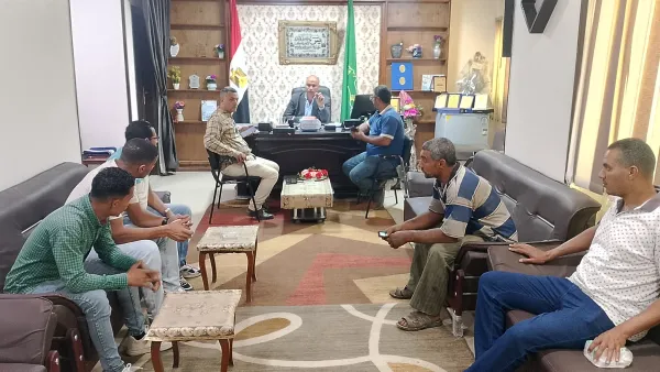 الغرياني يستعرض خطط تطوير "النقل الجماعي" بسمالوط