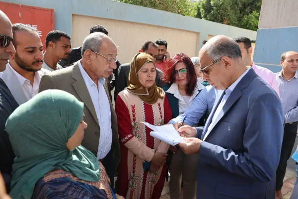 استجابة للأهالي.. محافظ المنيا يوجه بتوفير سيارة إسعاف بقرية "مهدية"