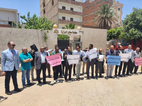 محامو المنيا يواصلون الاحتجاج أمام المحاكم رفضاً للرسوم القضائية