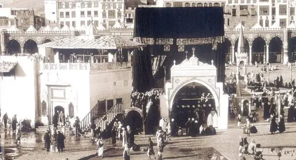 دماء على "التكية المصرية" .. كيف حمى عمدة "القيس" حجاج المنيا من القتل عام 1904؟