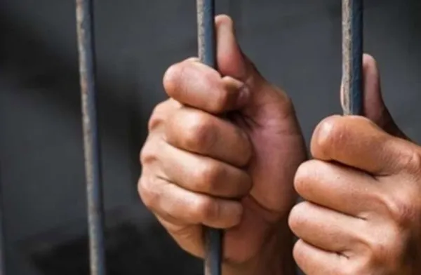 بعد تسمم 41 حاله.. غلق مطعم بملوي وحبس مالكه 4 أيام