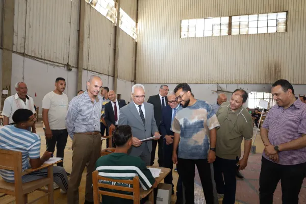 رئيس جامعه المنيا يتفقد لجان امتحانات 4 كليات