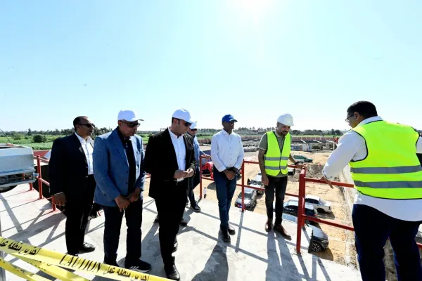 بعد تفقد محطة بلهاسة .. وزير الاسكان يختتم زيارته للمنيا