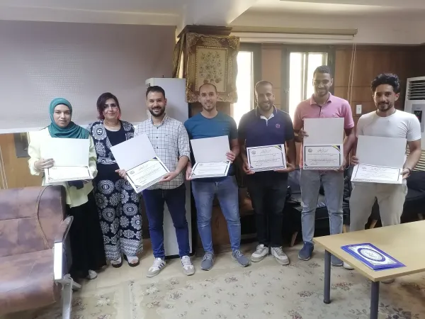قبل رحيلها .. نادية مكرم تكرم الموظفين المثاليين بمديرية الصحة