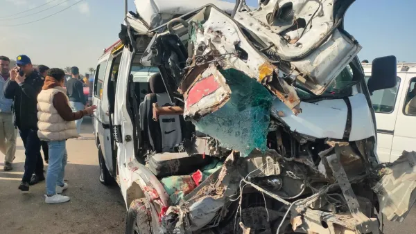 مصرع وإصابة 9 أشخاص في تصادم ميكروباص بجرار زراعي بالعدوة