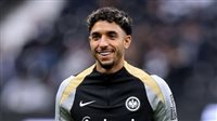 آينتراخت فرانكفورت يحدد شرطًا لانتقال عمر مرموش إلى مانشستر سيتي